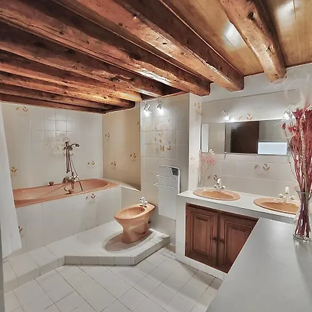 Au Croco Fleuri, 50m Des Arenes, Terrasse Appartement